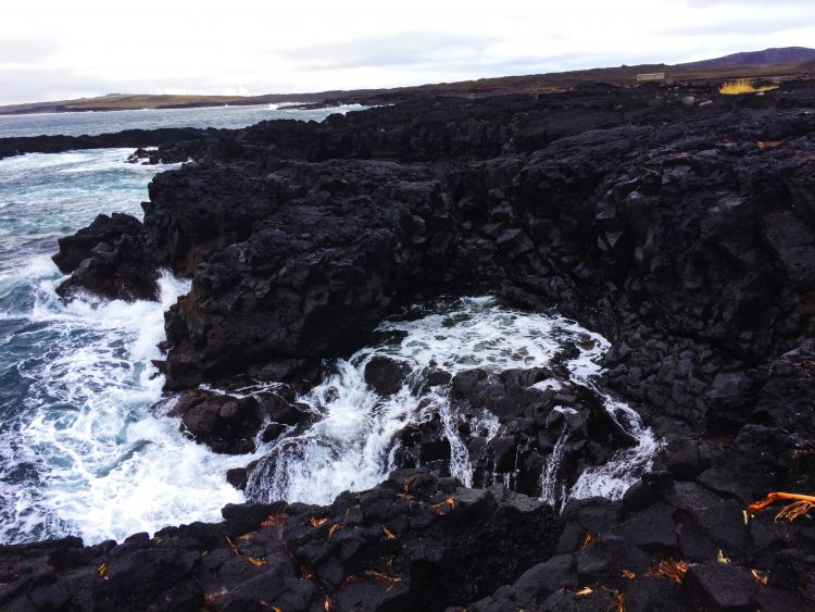 Brimketill - Travel to Iceland